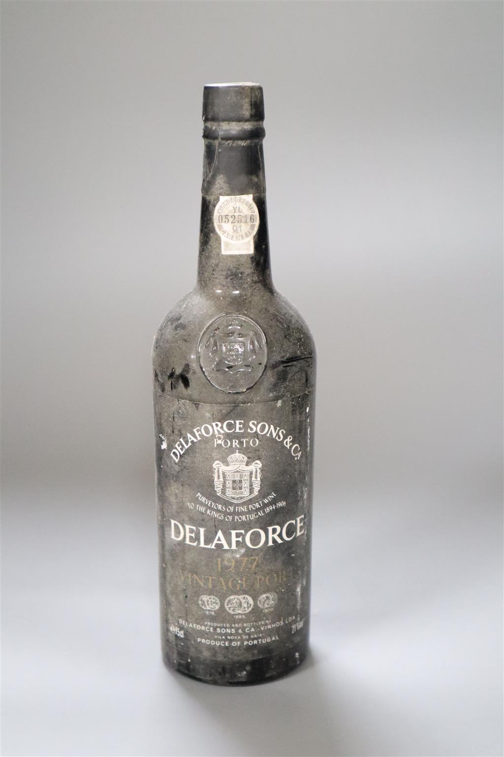 Nine bottles of vintage Port to include Dows 1975 (2)